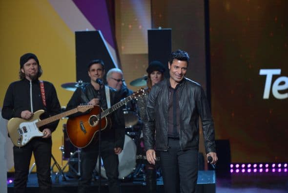 La estrella de Chayanne llenó de música y luz el foro, desde donde encantó ¡y enamoró! a los asistentes. 