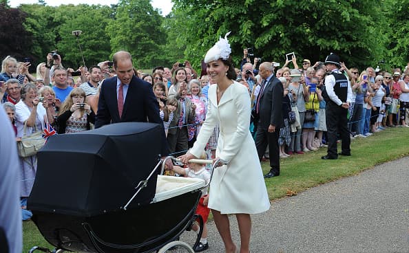 El periódico
<b><a href="https://www.thesun.co.uk/fabulous/9180458/meghan-markle-posh-pram-baby-archie/" target="_blank">The Sun</a></b> confirmó este jueves que Meghan optó por usar una carriola marca Bugaboo en lugar de la clásica marca Silver Cross (en la foto) que se ha utilizado para pasear a los bebés de la familia real: desde a la reina Isabel II, los príncipes Harry y William, hasta los hijos de éste, George, Charlotte y Louis.