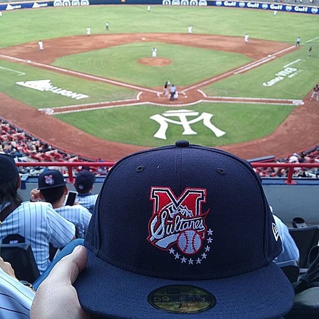 Los Sultanes de Monterrey saben de su afición por el béisbol, así que lo invitaron a lanzar la primera bola en uno de sus juegos.