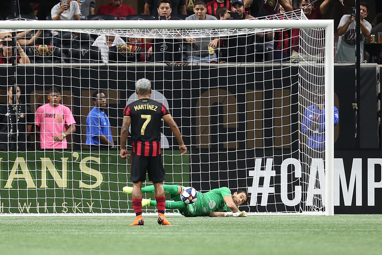 América sufrió la expulsión de Bruno Valdez y un penal infantil de Guido Rodríguez en contra.