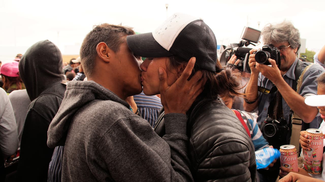 Esta madre hondureña con dos hijos y uno más en camino está entre las primeras de la caravana que pidieron asilo  