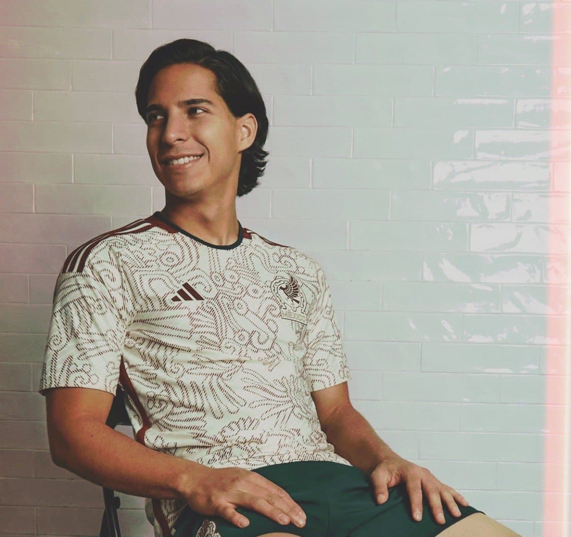 Este diseño que conjunta la tecnología con la historia de México en su cultura con tintes prehispánicos para la playera de visitante de México para el Mundial Qatar 2022 luce espectacular.