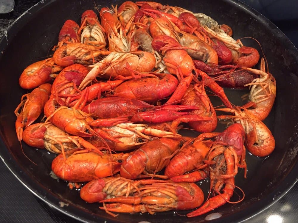 <b>Saltwater Seafood & Fry Shack</b>
<br>Dirección: 4 Fenton St Raleigh, NC 27604
<br>Teléfono: (919) 834-1813
<br>Sitio web: 
<a href="https://saltwaterseafoodnc.com/">https://saltwaterseafoodnc.com/</a> 
<br>
<b><a href="https://www.yelp.com/map/saltwater-seafood-and-fry-shack-raleigh">Cómo llegar</a></b>
<br>
<br>Se promocionan así: “Saltwater Seafood and Fry Shack es una empresa familiar que se dedica a proporcionar solo los mejores y más frescos mariscos en el área de Raleigh. Hemos estado en la industria pesquera durante 50 años y sabemos la diferencia entre el pescado que se obtiene localmente y algo que se envía desde aguas lejanas”.