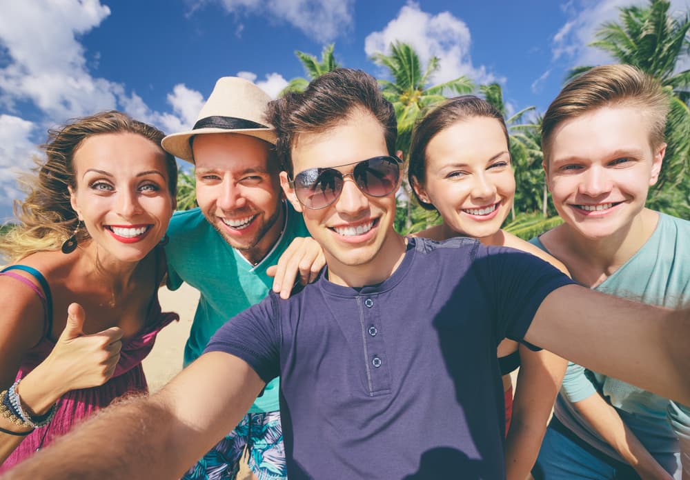 El aura que te está envolviendo en estos momentos con el efluvio del eclipse en tu signo es de mucha autoconfianza. Dondequiera que vayas tendrás éxito y serás el centro de atención y estimación social. El eclipse de la Luna de nieve está ocurriendo en tu signo, es un verdadero regalo cósmico para ti.
<br>