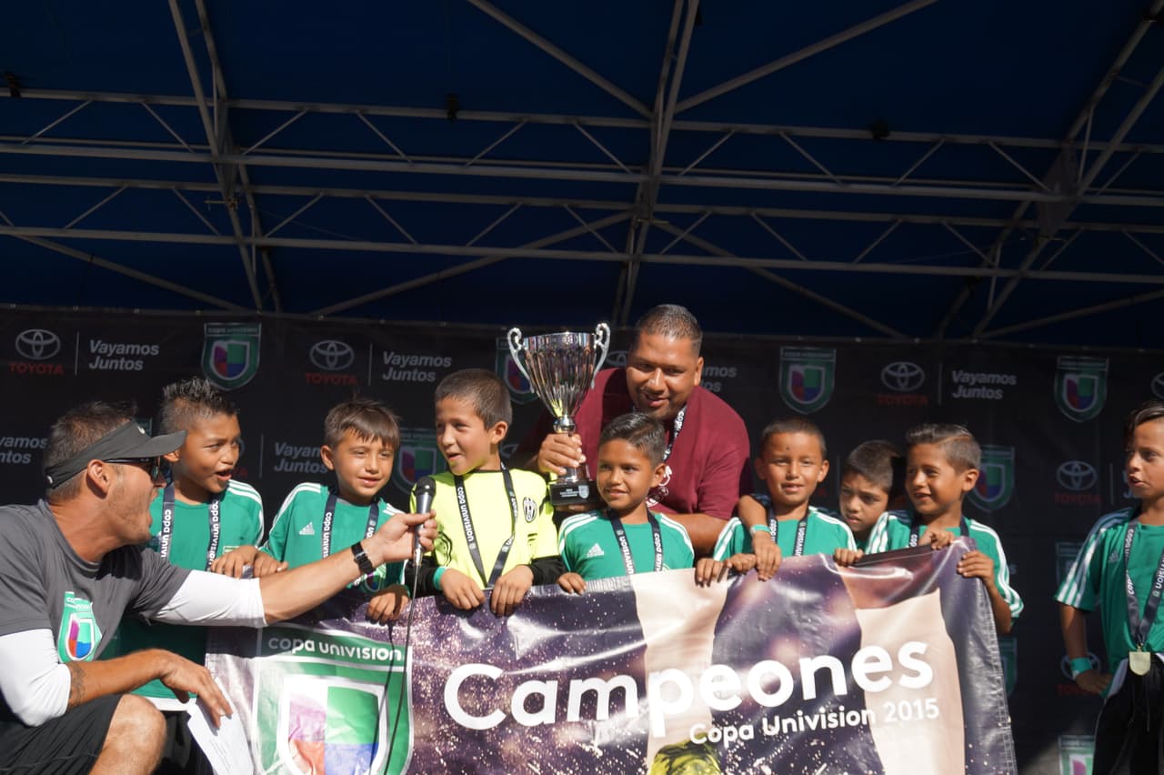 Estos pequeños ‘cracks’ angelinos dominaron la cancha de juego y se coronaron como campeones en la Copa Univision.