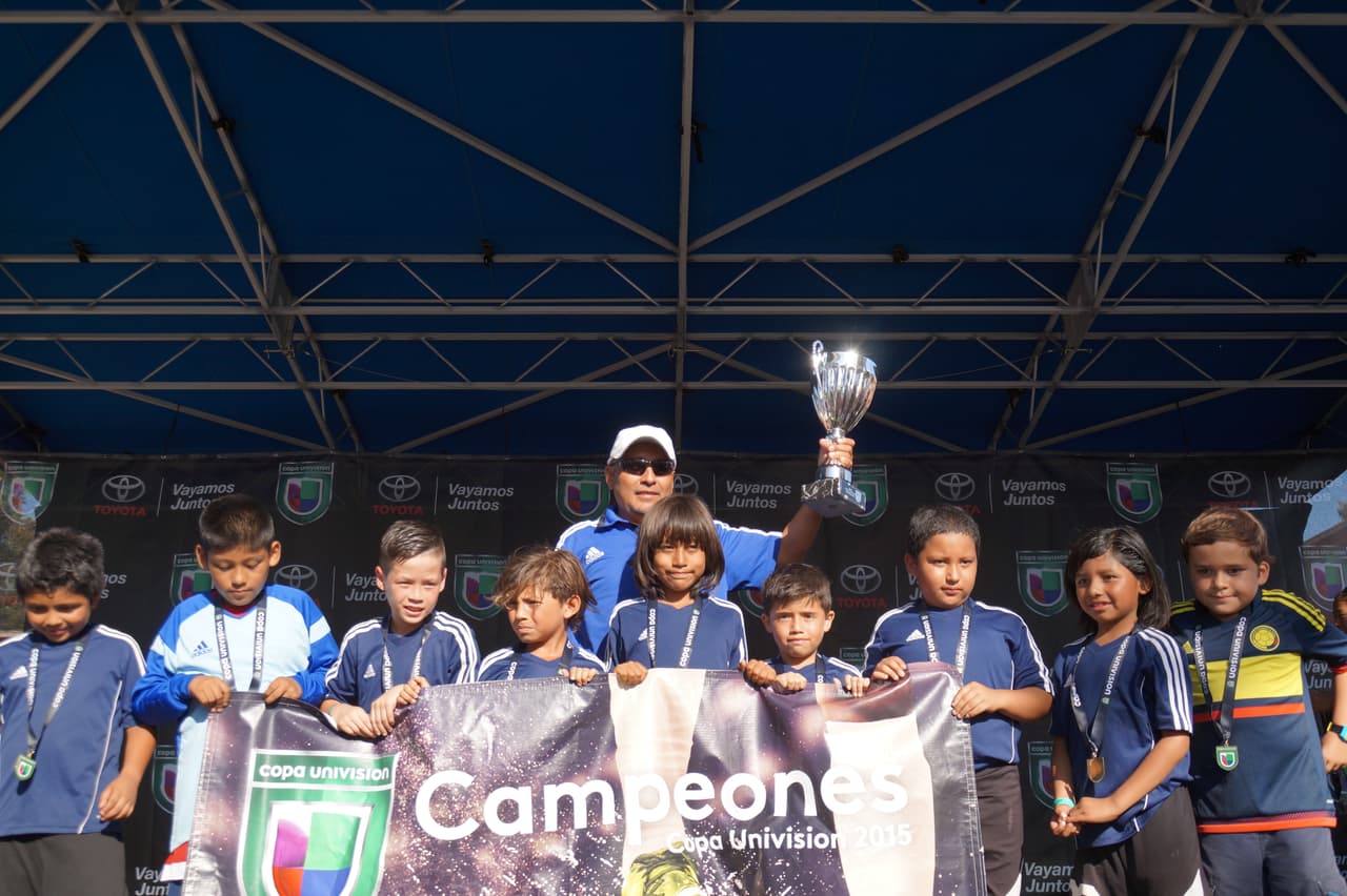 Estos pequeños ‘cracks’ angelinos dominaron la cancha de juego y se coronaron como campeones en la Copa Univision.