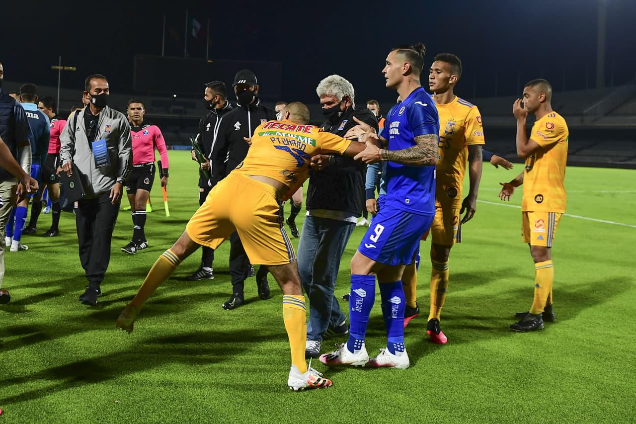 ¡Un escándalo! Siboldi, Tuca y jugadores de Tigres se dijeron de todo