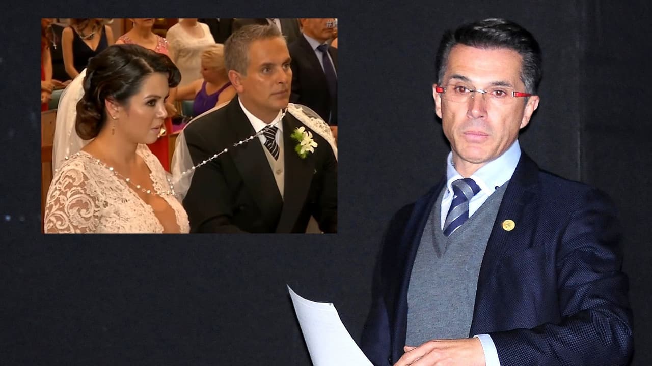 Pero las dudas alrededor de la muerte de Ortiz quedaron despejadas cuando se reveló la causa oficial del fallecimiento: 
<b><a href="https://www.univision.com/shows/el-gordo-y-la-flaca/vecinos-de-xavier-ortiz-aseguran-haber-escuchado-llantos-la-manana-que-se-quito-la-vida-video" target="_blank">"asfixia por ahorcamiento"</a></b>. Este dictamen de las autoridades tapatías fue corroborado por De León, quien en enero pasado reveló a 'Ventaneando' que tuvo acceso a la carpeta de investigación y constató los detalles de lo sucedido. 
<br>