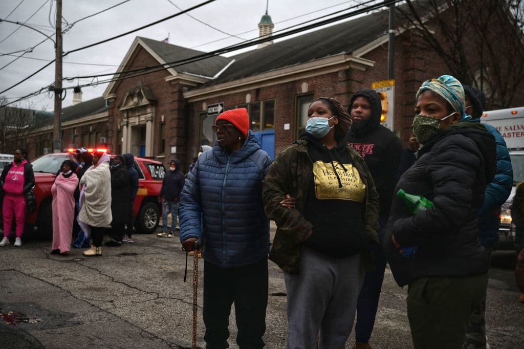 Un niño jugando con un encendedor cerca de un árbol de Navidad: la posible causa del trágico incendio de Pennsylvania