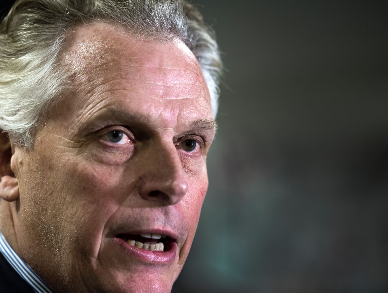 El gobernador de Virginia, posible candidato demócrata para 2020, defiende en México el comercio abierto