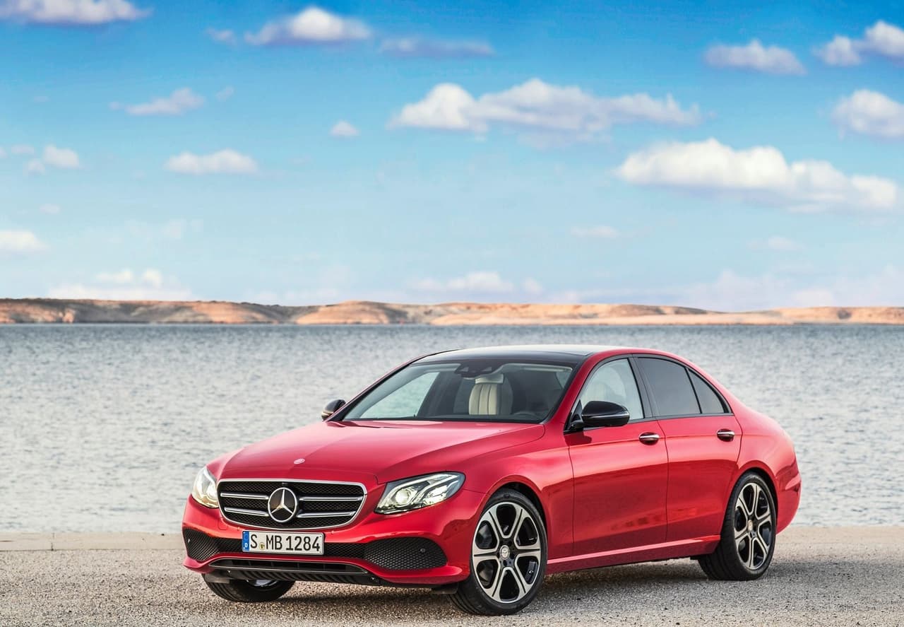 <h3 class="cms-H3-H3"><b>5</b>. <b>Mercedes-Benz E-Class</b></h3>
<br>
<br>
<b>Precio promedio tras 3 años de uso: </b>$31,454
<br>
<b>Depreciación promedio tras 3 años de uso:</b> 52.7%
<br>
<b>Diferencia de precio con modelo nuevo:</b> $34,990