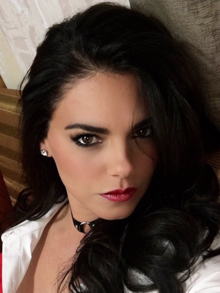 En entrevista para 'El nuevo Herald', la actriz explicó que su madre, Gertrudis Pestana, fue ex bailarina de ballet, y Rolando Brito, su papá, también es un actor reconocido.