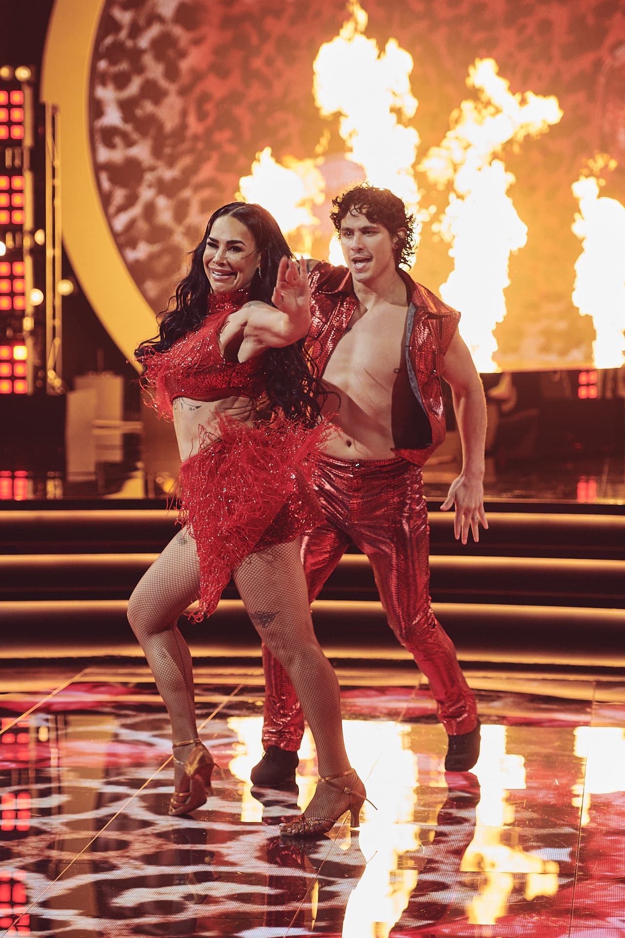 Lis Vega se llevó todo el reconocimiento de Isaac Hernández, el bailarín y juez reconoció la técnica de la cubana para el baile y se dijo sumamente contento del duelo con Amara 'La Negra'.