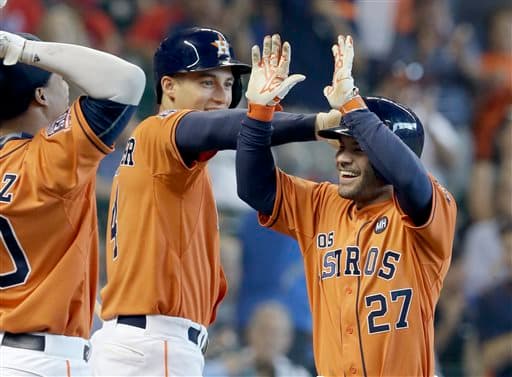 Astros superiores a Rangers