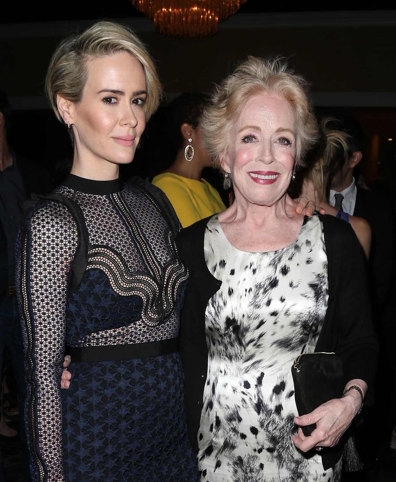 <b>Holland Taylor</b> y Sarah Paulson son, al día de hoy, una de las parejas más queridas de Hollywood. Su romance inició en el 2015, cuando la veterana actriz tenía 72 años y la más joven, 41.