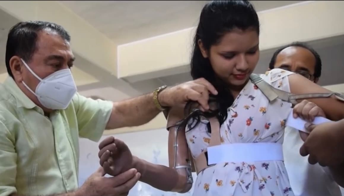 Con este nuevo panorama alentador en su vida, esta joven inteligente que en la escuela ha tenido notas excelentes, reitera que su meta es 
<b>convertirse en una psicóloga</b> que pueda ayudarle a quienes necesitan encontrarles un nuevo sentido a sus vidas. 
<br>