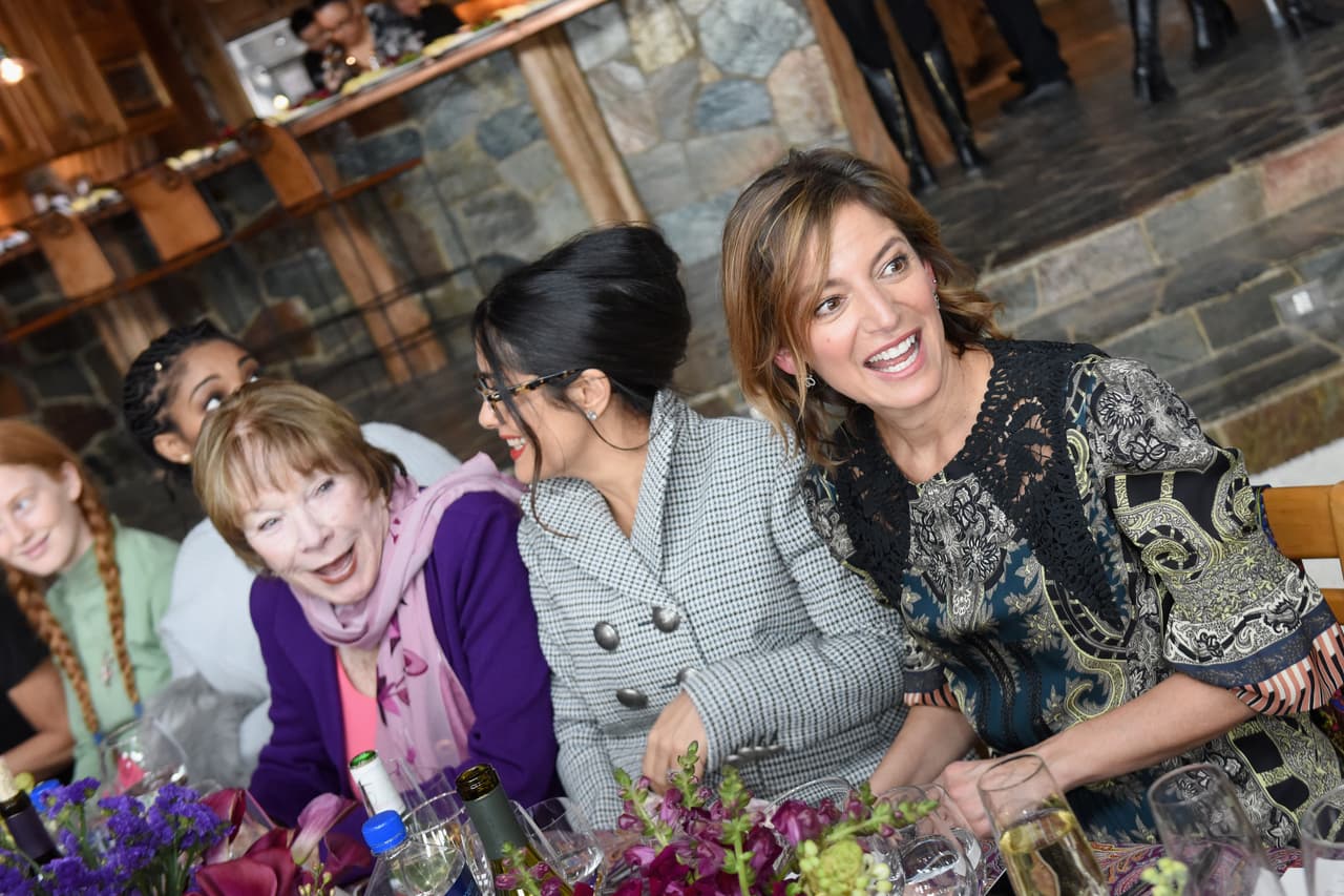 Cerca de 20 escritoras, guionistas, cineastas y actrices compartieron sus experiencias en el encuentro, donde se alegó que Hayek no dejaba hablar a la afroestadounidense Jessica Williams.