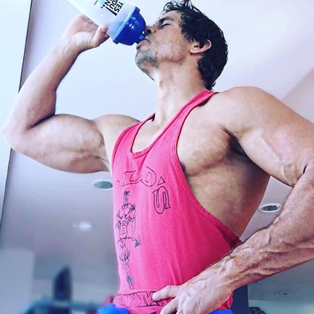 Así es, en el año 2000 y con sólo 17 años dejó la isla para buscar un nuevo mundo. El viaje duró 20 horas y es un momento que jamás olvidará.