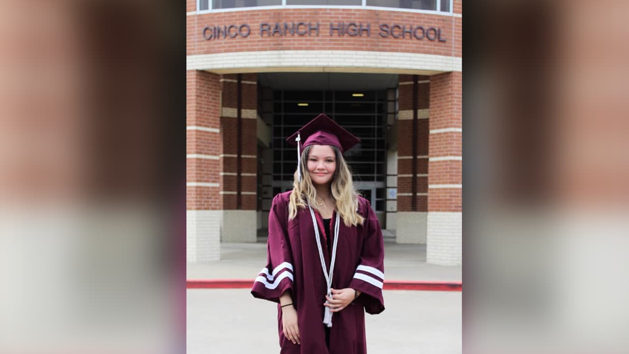 Betty Martinez - "Bárbara Escobedo 🎓❤️Cinco Ranch High School"