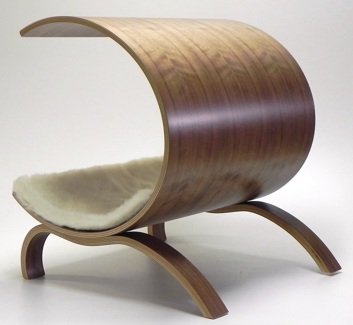 Dog Pod 2.0. Vurv Design (GlennRoss) - Clásico Este diseñador canadiense aprovechó lo aprendido en su relación con su propia mascota para crear un sofisticado diseño en madera.