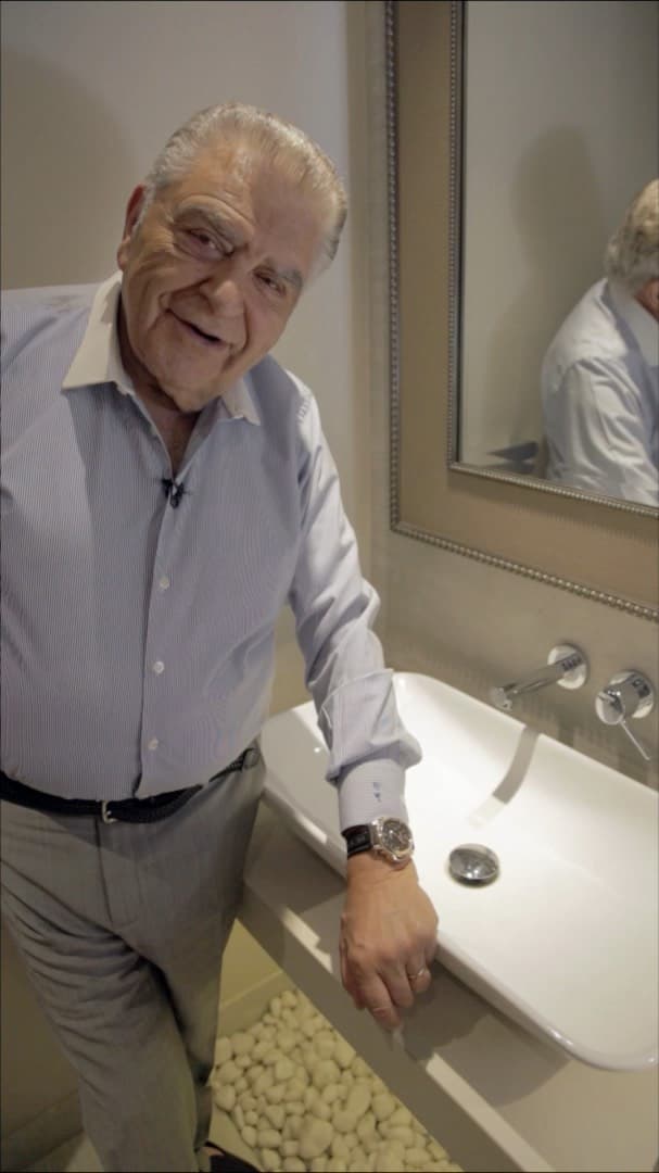 A sus 81 años, Don Francisco sigue trabajando. Tiene en puerta una mini serie para una plataforma de streaming, así como una propuesta de programa para que regrese a la televisión.
<br>