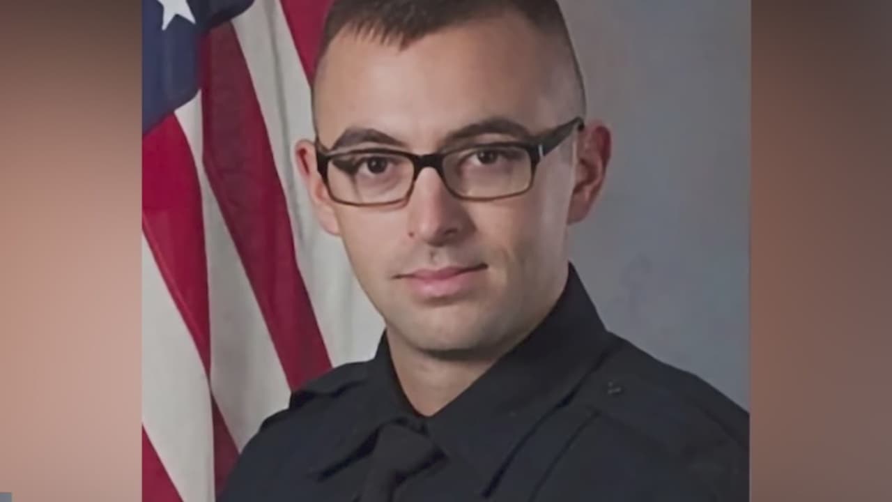 Honrarán como héroe al oficial que interceptó al atacante de Tucson