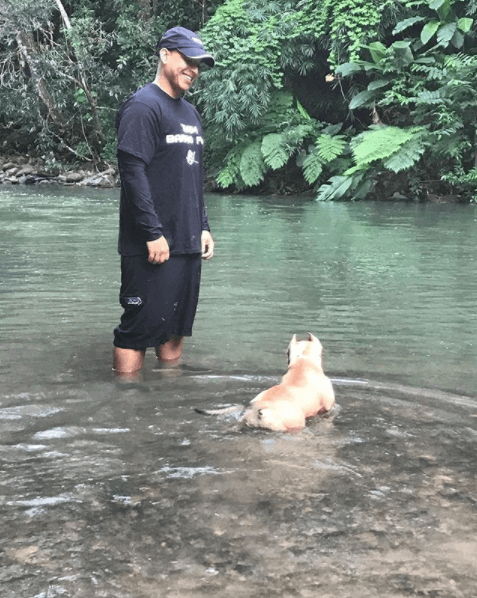 Su amigo más fiel y duradero, sin duda que es su perro, con quien además ha registrado momentos únicos.