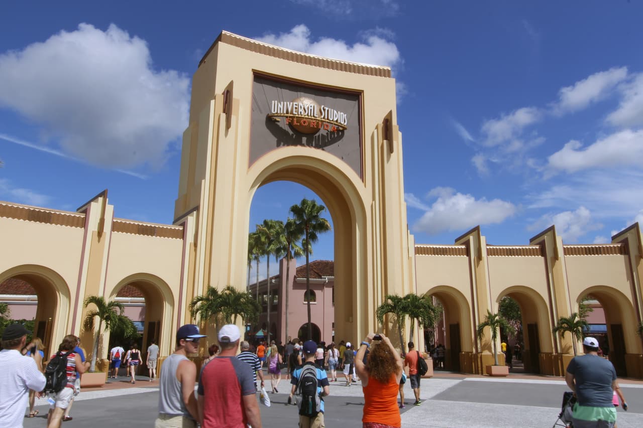 En la demanda se indica que la familia busca una reparación de daños por US$ 50.000.
<b>Universal Orlando no se había pronunciado públicamente sobre la demanda</b> y tampoco contestó de inmediato una petición de comentarios enviada por
<b>Noticias Univision Orlando</b>.