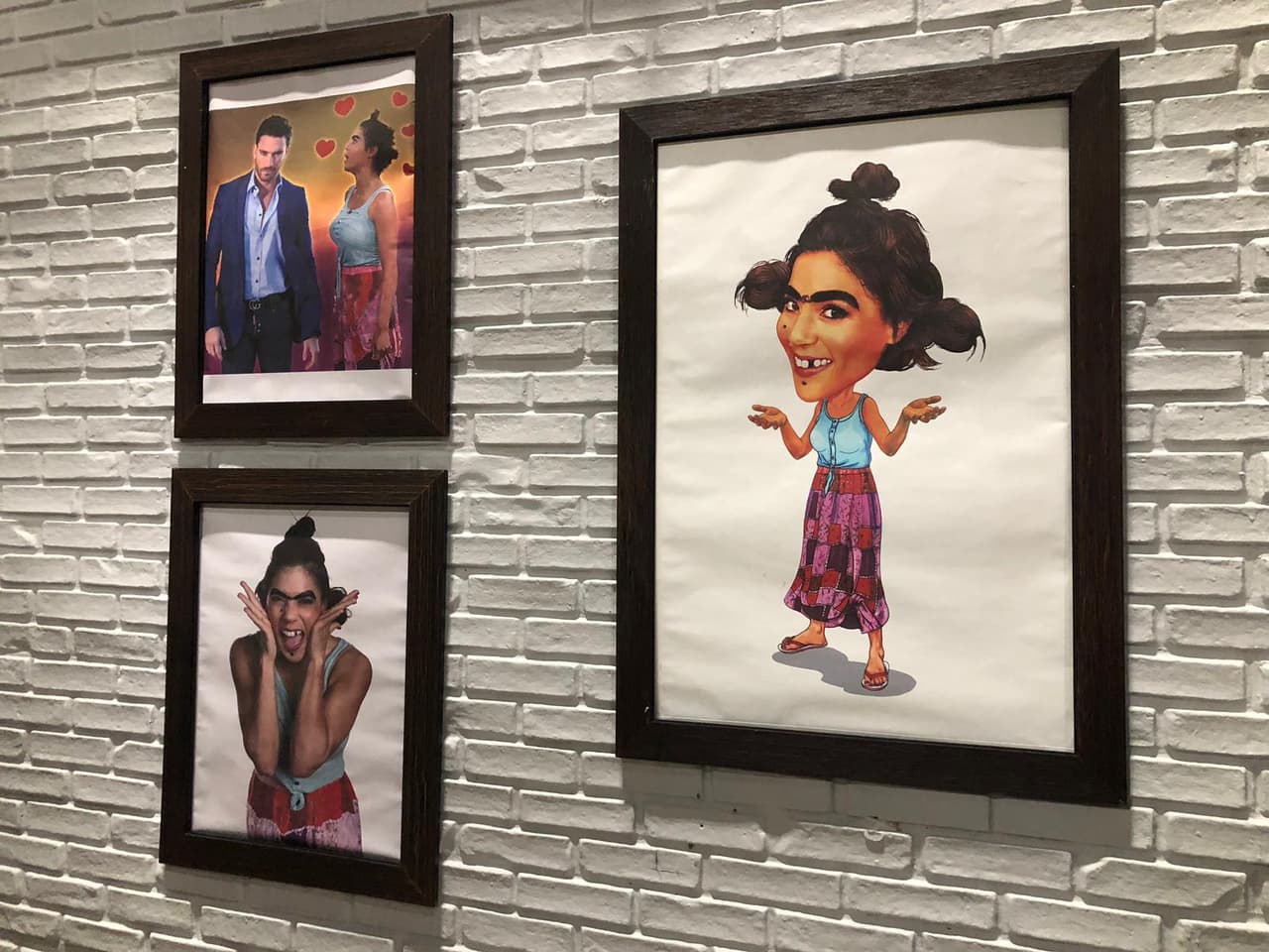 O estas otras en la pared de una de las habitaciones.