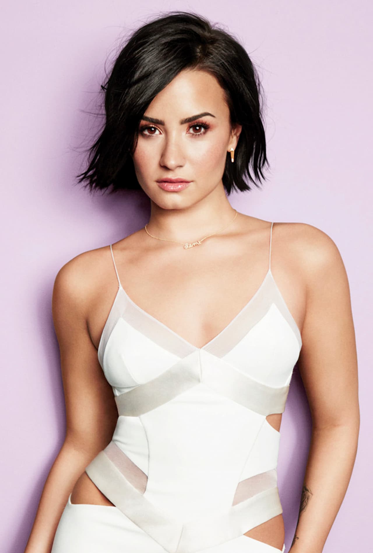 Y para posar en las revistas también se muestra súper sexy.