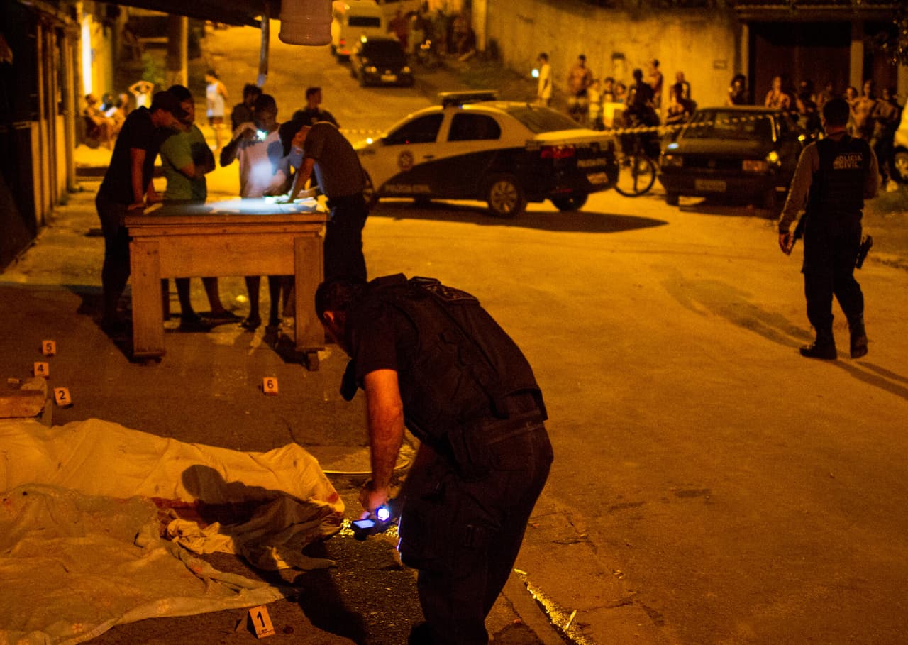 "Si en la ciudad de Río de Janeiro hay una guerra no declarada, la de la Baixada Fluminense existe una guerra velada", dice Adriano Díaz, el fundador de la ONG Com Causa.