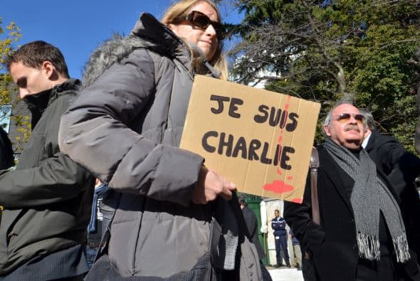 Los manifestantes de Tokio portaron carteles con la frase "Yo soy Charlie".