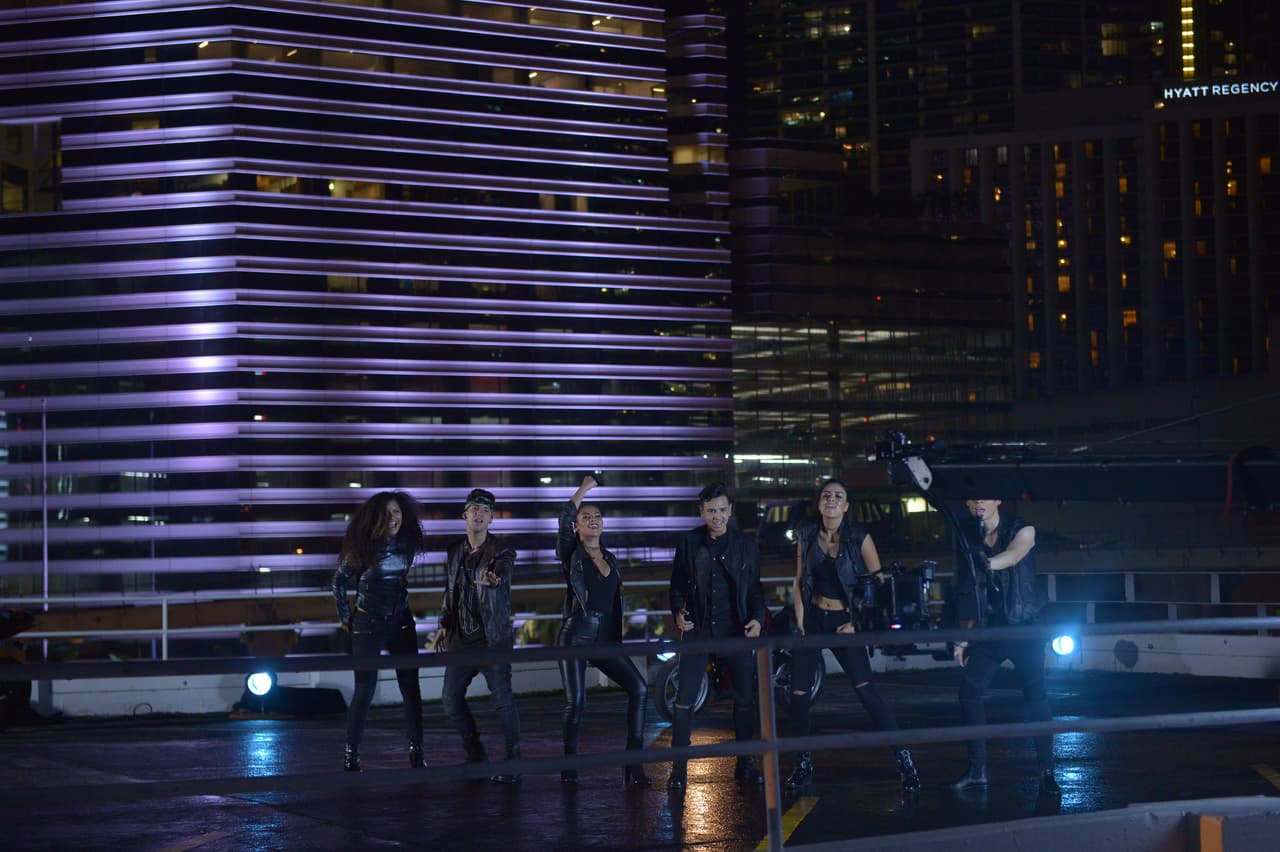 Jorge, Kevin, Garmandy, Aimeé, Megamy y April superaron los obstáculos que se presentaron en los ensayos y en la grabación del videoclip de "Rebelde". El resultado final fue un vídeo con fuerza y mucha pasión.