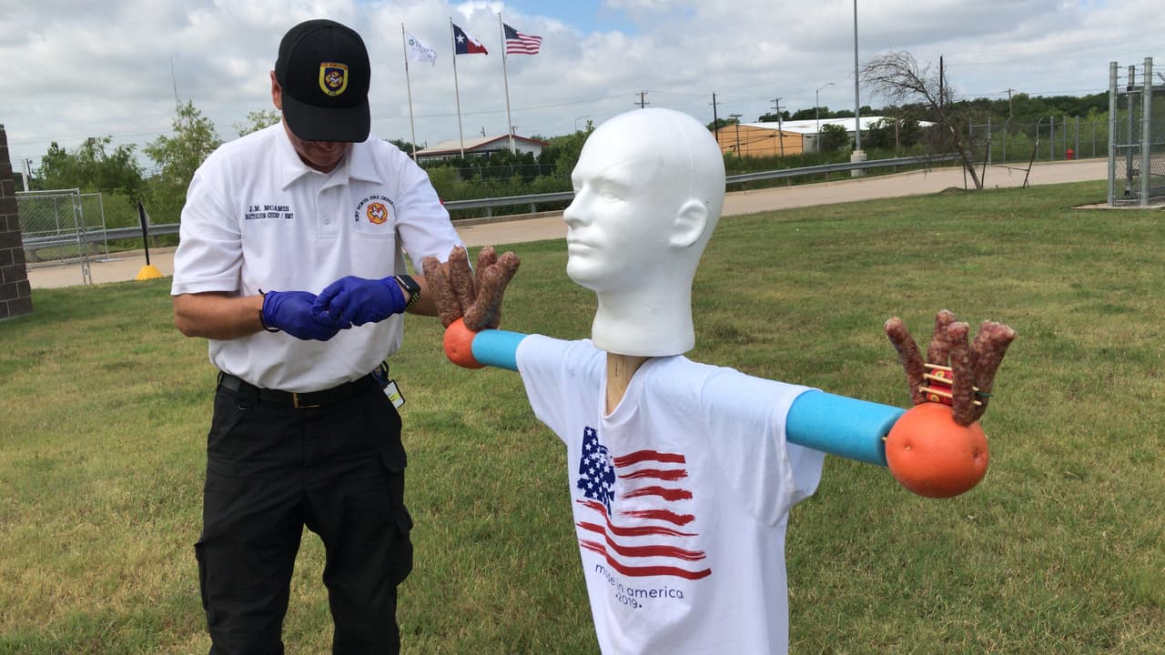 Alrededor de un tercio de las lesiones a causa de los fuegos artificiales son en las manos y otro 25% son lesiones en la cara y los ojos.