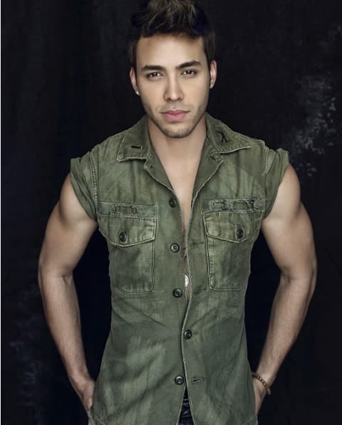 <span class="cms-h3-H3"><b>Prince Royce.</b></span> 
<b><h3 class="cms-h3-H3">Nominaciones: 4 </h3>¿A qué está nominado?</b> Canción Del Año Pop/Rock por "Solo Yo", Canción Del Año Tropical por "Culpa Al Corazón" y "La Carretera" y Artista Del Año Tropical.