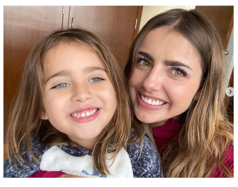 Ella ya es 
<b><a href="https://www.univision.com/famosos/sin-editar-michelle-renaud-deja-ver-como-marcelo-si-se-enoja-con-danilo-carrera-video" target="_blank">madre de un niño</a></b>, Marcelo (4 años), a quien tuvo en una relación anterior. 
<br>