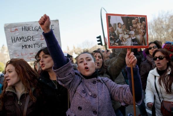 Además llevaban pancartas con frases como "Madres y padres en libertad".
