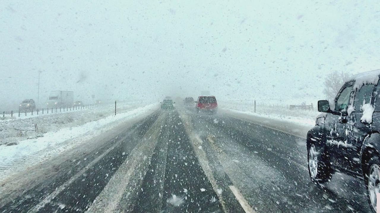 Para esta temporada de nevadas, te damos algunas recomendaciones para conducir con nieve o hielo de forma segura    