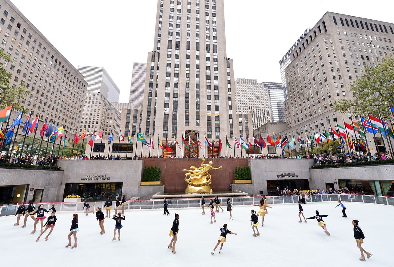 El Centro Rockefeller de Nueva York abre ya la tradicional pista de hielo