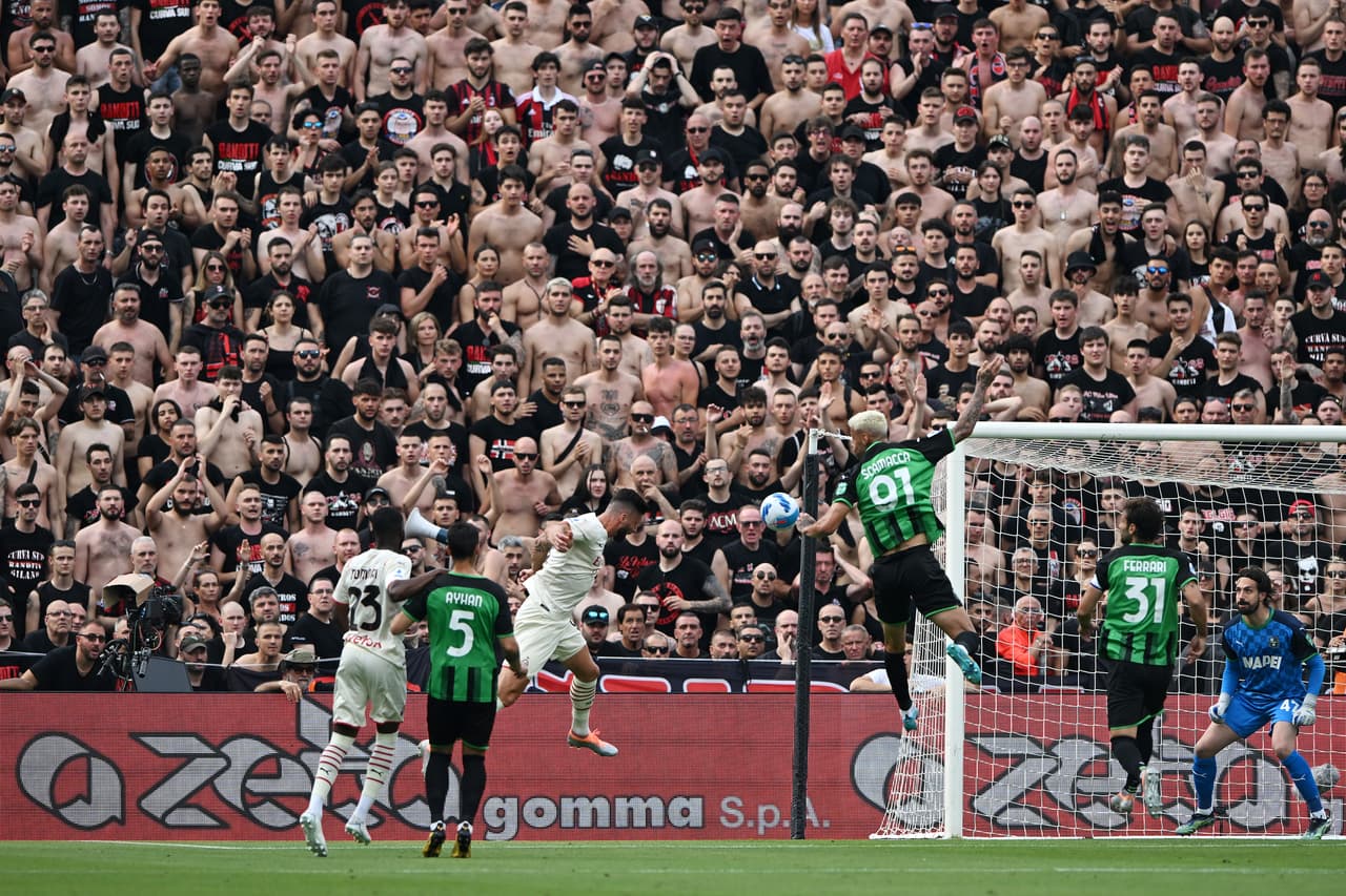 Milan se llevó los tres puntos ante Sassulo y con ello le arrebataron el Scudetto al Inter.