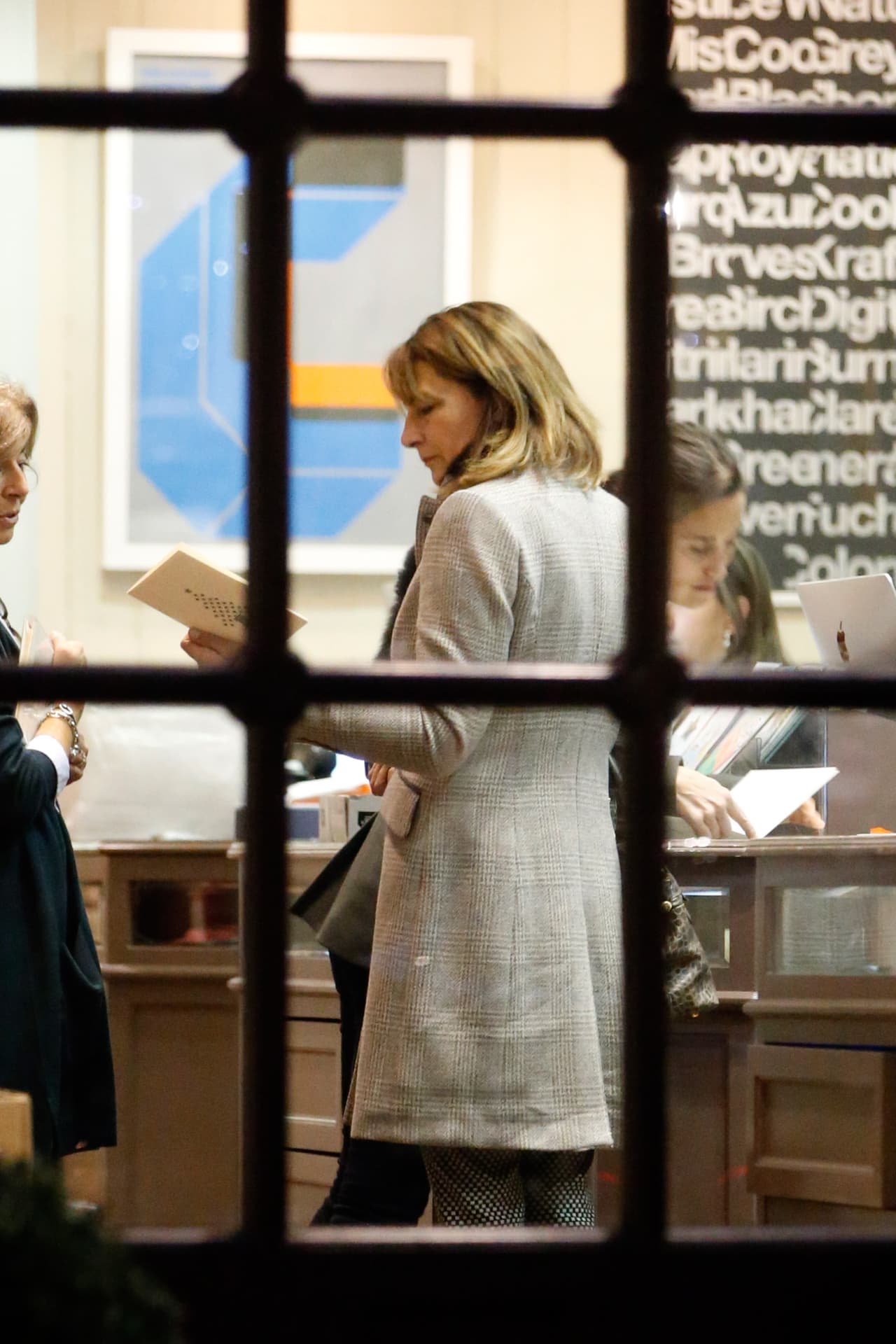 Doña Carole también le dio su opinión sobre las diferentes invitaciones y detalles.