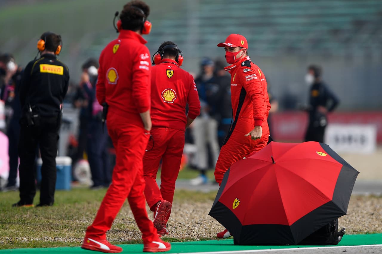 Lewis Hamilton se lleva el primer lugar en el Gran Premio de Emilia Romagna. El mexicano Sergio Pérez tuvo oportunidad de quedarse con un lugar en el podio pero Valtieri Bottas y Ricciardo fueron los pilotos ganadores. El equipo de Mercedes Benz queda campéon de constructores 2020.