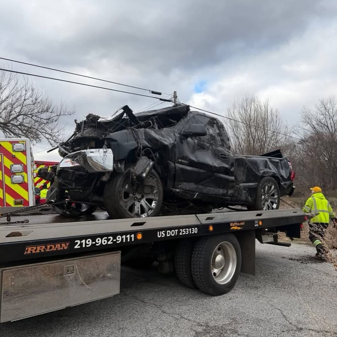 Asimismo, indicaron que la camioneta fue localizada en la madrugada alrededor de las
<b> 4:00 de la mañana en un lago y que el conductor habría caminado aproximadamente dos millas para regresar a su domicilio.</b>
<br>
<br>Pese a la gravedad del incidente, los familiares mantienen la esperanza de encontrar a Rodrigo con vida. 
<br>
<br>
<b>“Si el conductor logró salir, creemos que Rodrigo también pudo hacerlo”, expresó uno de sus allegados, quien además indicó que ellos mismos han participado en la búsqueda a pie.</b>