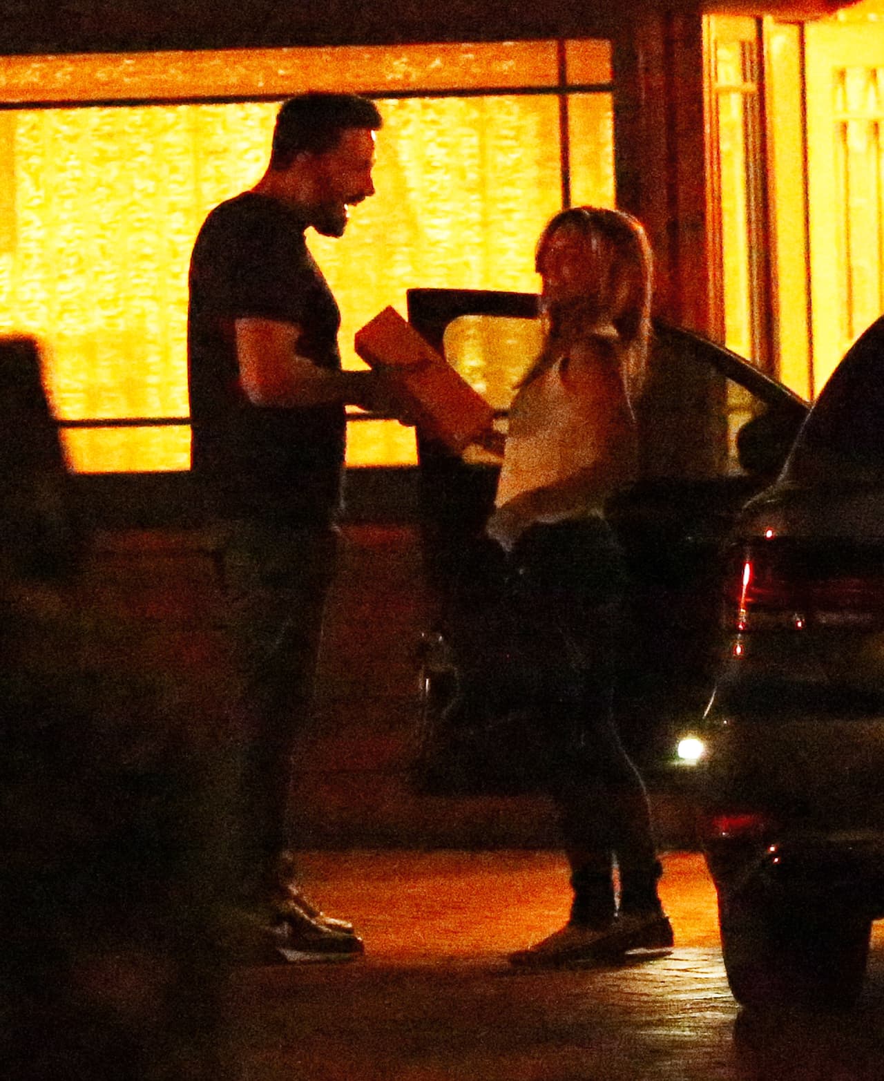 Christine no llegó con las manos vacías.