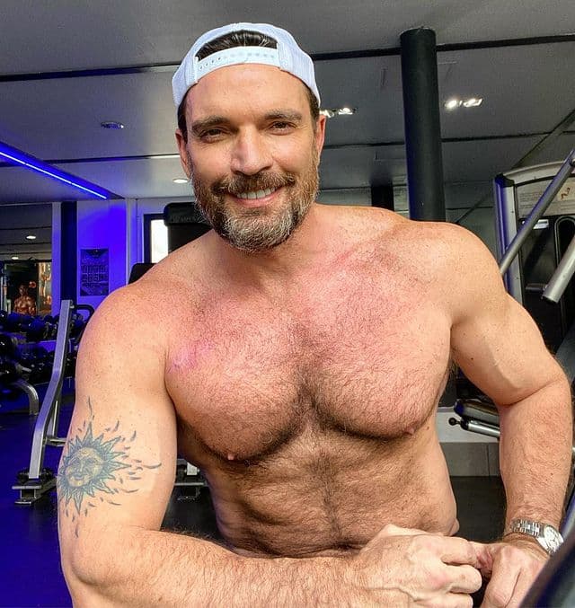 En medio del complejo momento, Julián Gil contó con el apoyo de su novia, la conductora Valeria Marín, y sus hijos mayores, Nicolle y Julián Jr.
<br>
