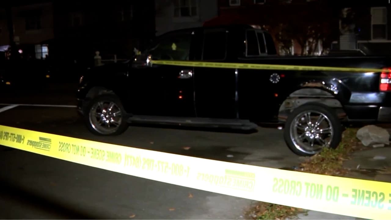 Acevedo murió en el sitio y su hijo Gustavo Devora murió el sábado en un hospital.
<br>