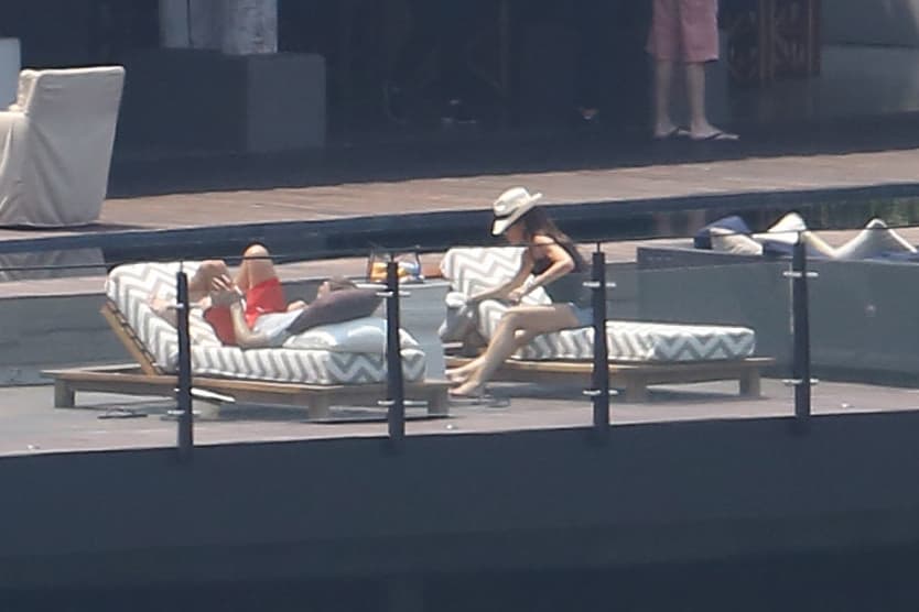 David al parecer quería tomar un tono muy bronceado.