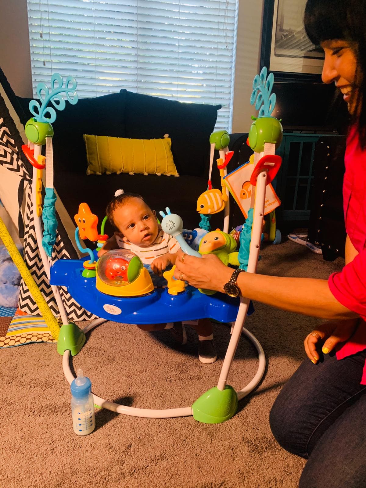 Antes de someterse al tratamiento, Davis se preguntaba "¿Qué pasará con mi hijo?", pero su mentalidad positiva y la ayuda de profesionales del centro de cáncer de la Universidad de Loma Linda la llevó a tener una lumpectomía exitosa y varias rondas de quimioterapia que no afectaron la salud de su hijo.