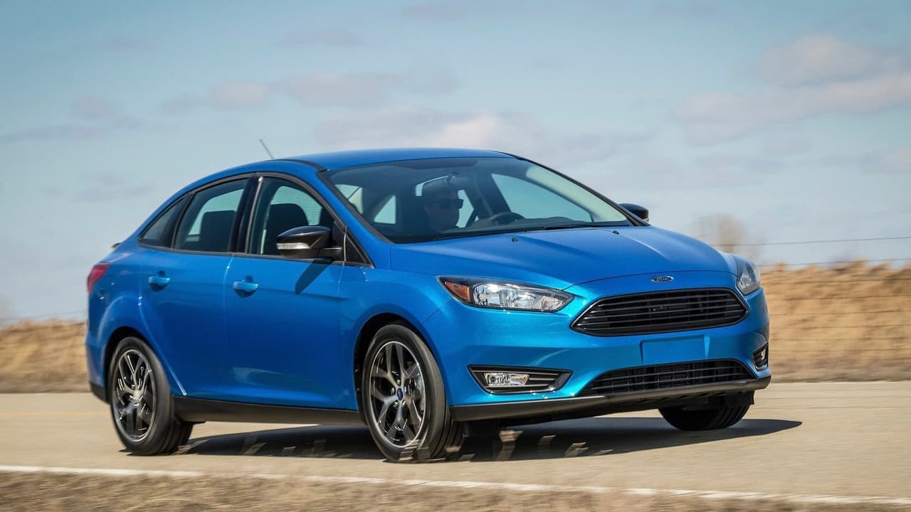 <h3 class="cms-H3-H3">9. Ford Focus</h3>
<br>
<b>2018 fue el último año</b> en que se fabricó en Ford Focus en Estados Unidos. A pesar de una maniobrabilidad ejemplar, el Focus sucumbió víctima de la indiferencia del público. Quizás si más 
<i>millennials</i> compraran carros nuevos el Focus hubiese sobrevivido. Ford continúa vendiendo la crossover Escape que comparte plataforma con el Focus, pero que no aparece en esta lista. El precio de venta inicial del Ford Focus en 2018 fue de 17,950 dólares, lo que lo hace
<b> el modelo más barato</b> de la lista.