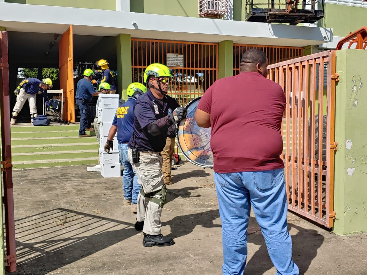 "“Entré en un momento dado y me di cuenta que había un piano de cola en una esquina y lo sacamos. Entre casi 14 a 15 personas. Fue un logro, porque yo creo que el grito se tiene que haber escuchado acá abajo cuando lo logramos sacar”,añadió Correa.